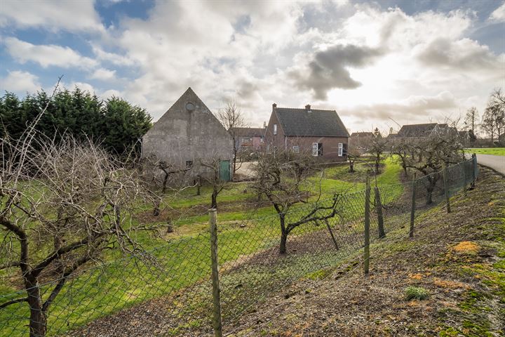 Bekijk foto 35 van Lingedijk 29