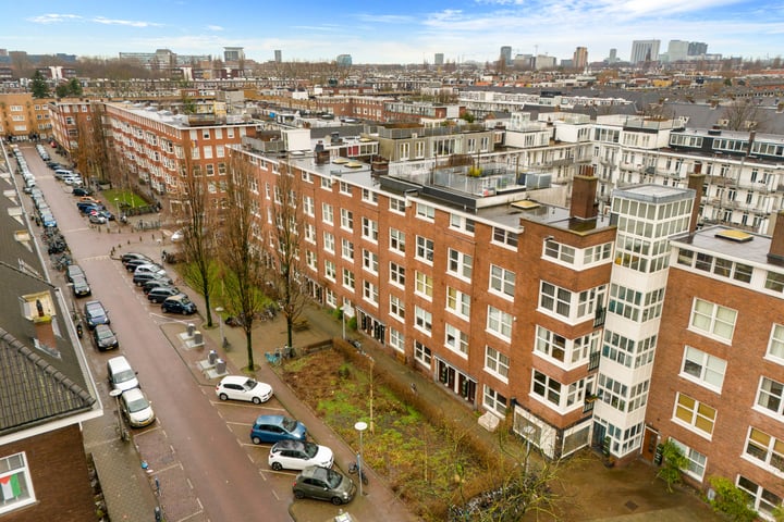 View photo 4 of Bloys van Treslongstraat 14-2