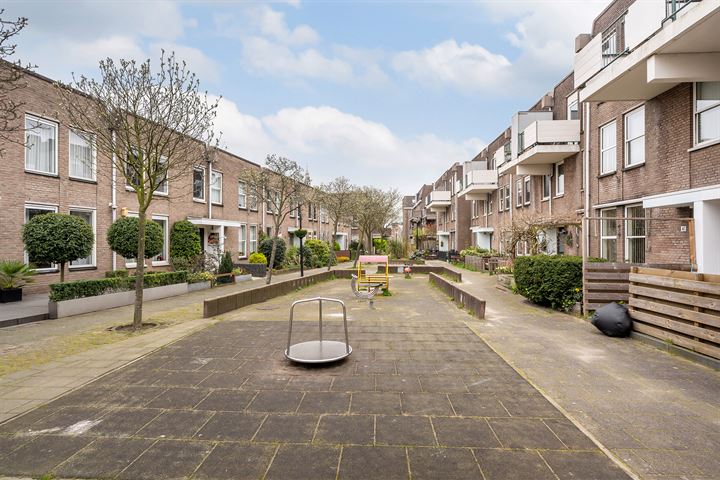 View photo 21 of Taanstraat 75