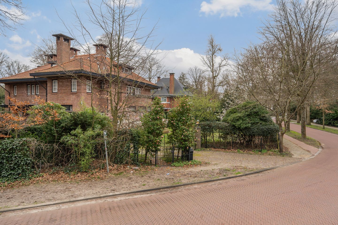 Huis te koop: Van der Oudermeulenlaan 18 2243 CS Wassenaar [funda]