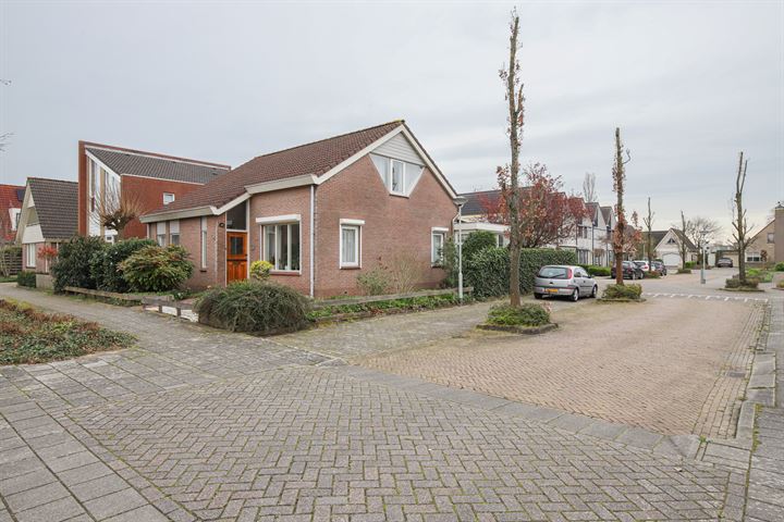 Bekijk foto 49 van Karmijnstraat 15