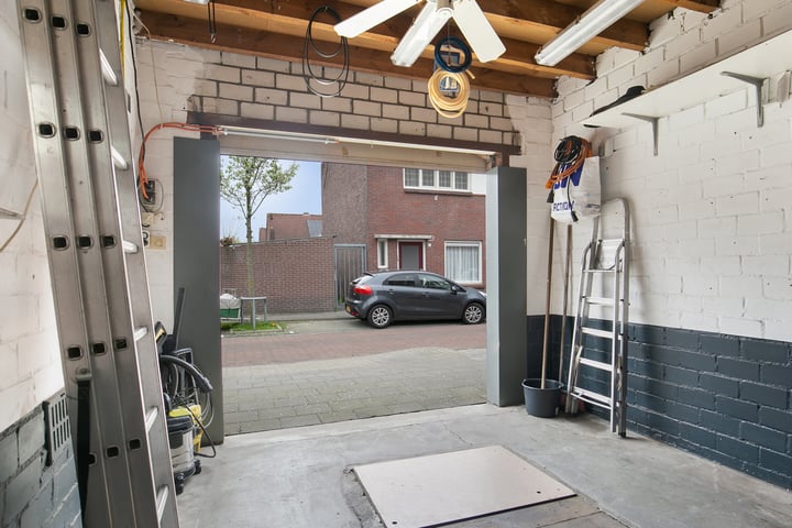 Bekijk foto 24 van Edelweisstraat 85