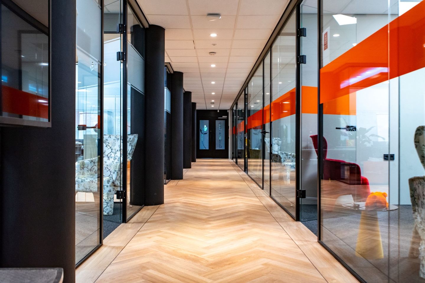 Bekijk foto 4 van Landdrostlaan 51