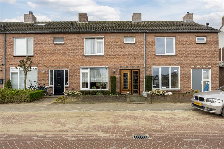 Bekijk foto 1 van Mgr Dr Meuwesestraat 14