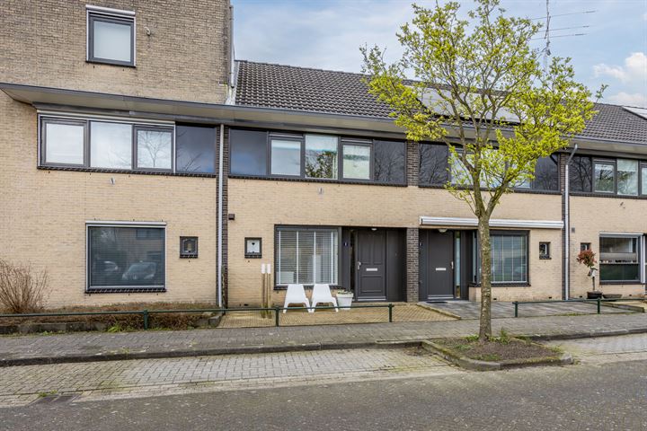 Bekijk foto 1 van Van Damstraat 3