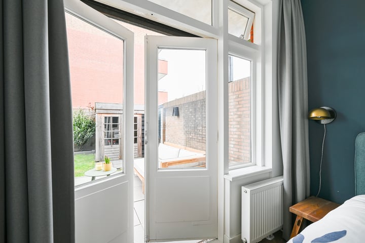 Bekijk foto 30 van van Gaesbekestraat 6