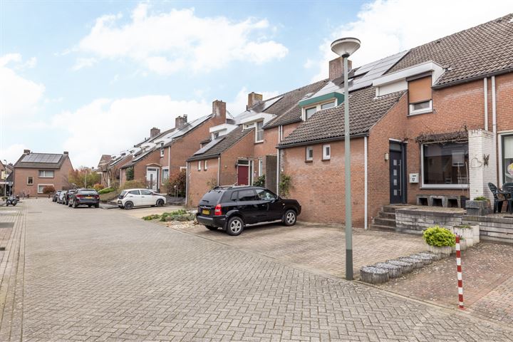 View photo 30 of Zonnebloemstraat 17