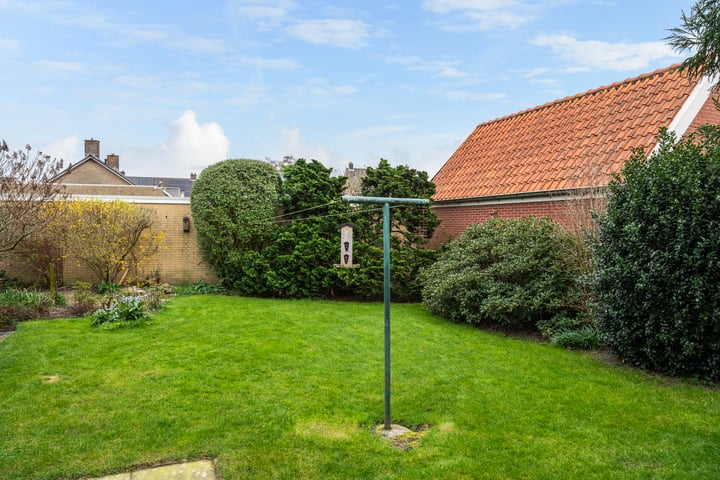 View photo 4 of Friesendorpstraat 44