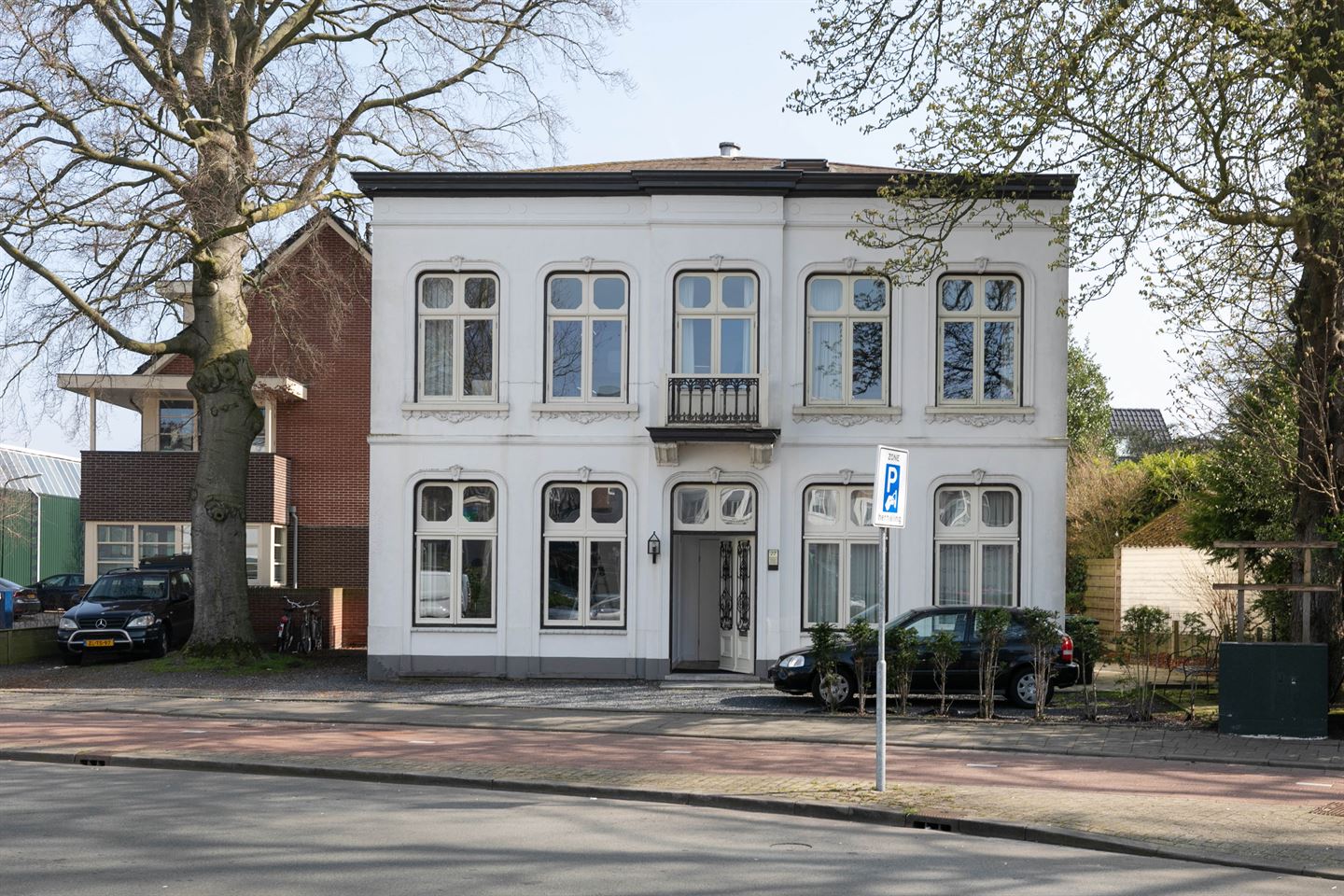 Bekijk foto 1 van Emmastraat 27