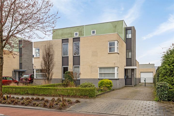 Bekijk foto 1 van Deken van Baarstraat 28