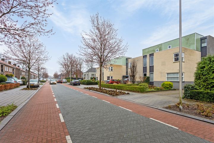 Bekijk foto 32 van Deken van Baarstraat 28