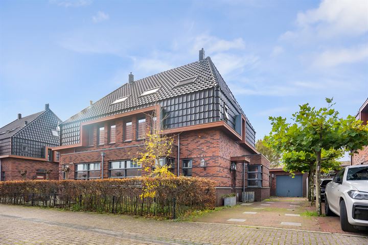 Bekijk foto 1 van J M van der Meystraat 33