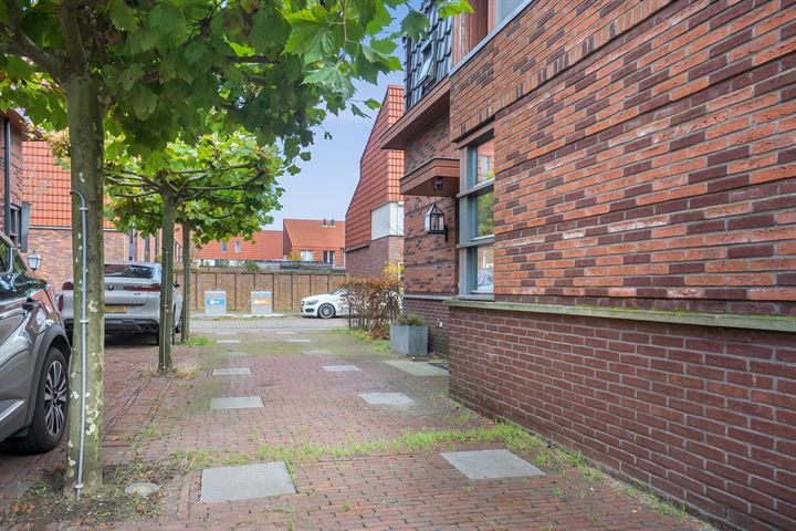 Bekijk foto 33 van J M van der Meystraat 33