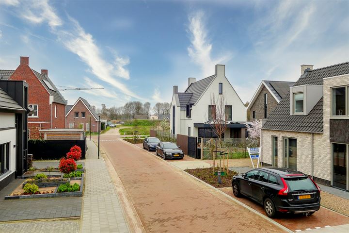 View photo 3 of Piet Bartenstraat 42