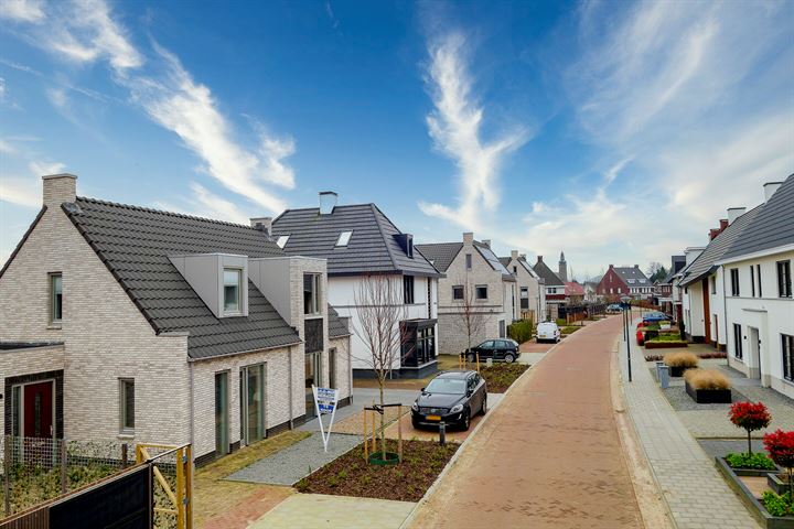 View photo 2 of Piet Bartenstraat 42