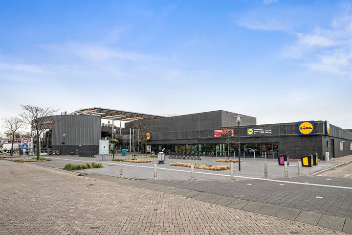 Bekijk foto 36 van Winkelcentrum Woensel 208