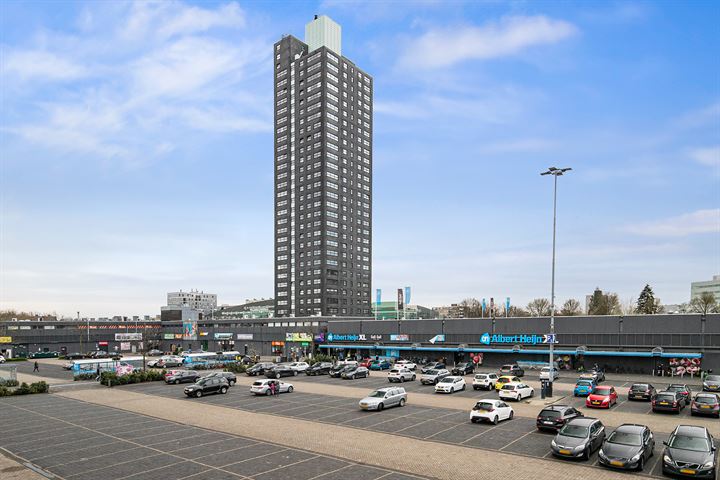 Bekijk foto 38 van Winkelcentrum Woensel 208