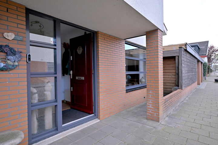 Bekijk foto 2 van Mathilde Wibautstraat 22