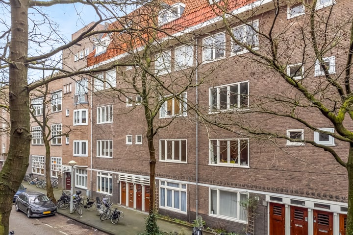 Bekijk foto 1 van IJselstraat 42-1