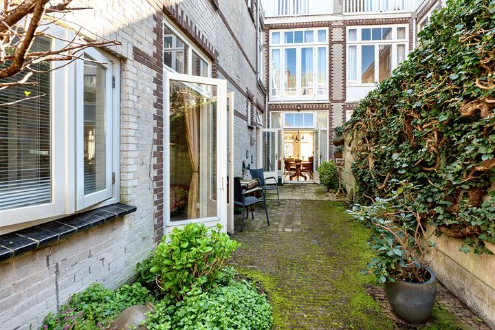 Bekijk foto 19 van Van Loostraat 39