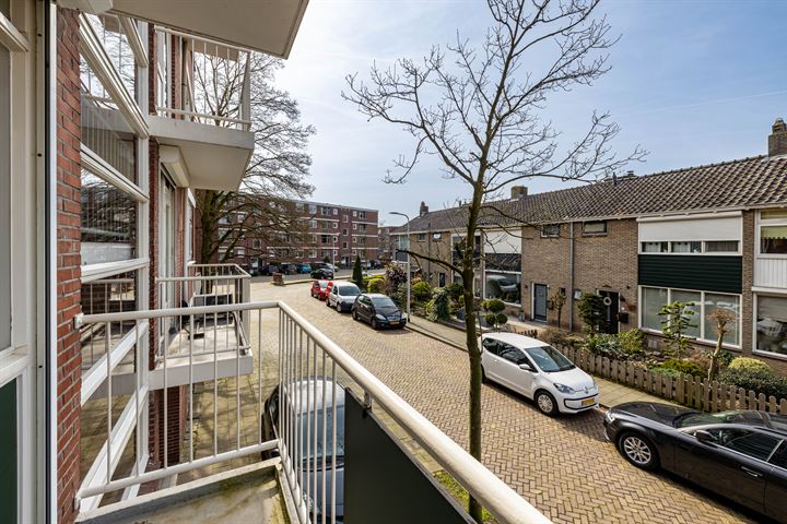 View photo 22 of Maasstraat 86