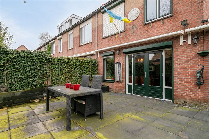 Bekijk foto 37 van Petronella Moensstraat 30