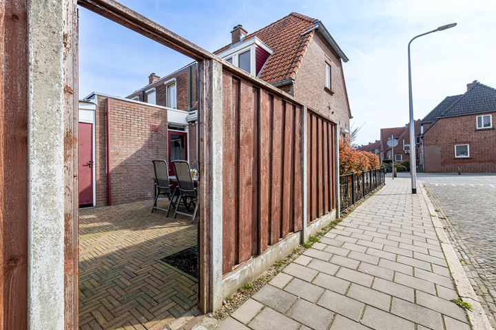 Bekijk foto 25 van Zwanebloemstraat 81