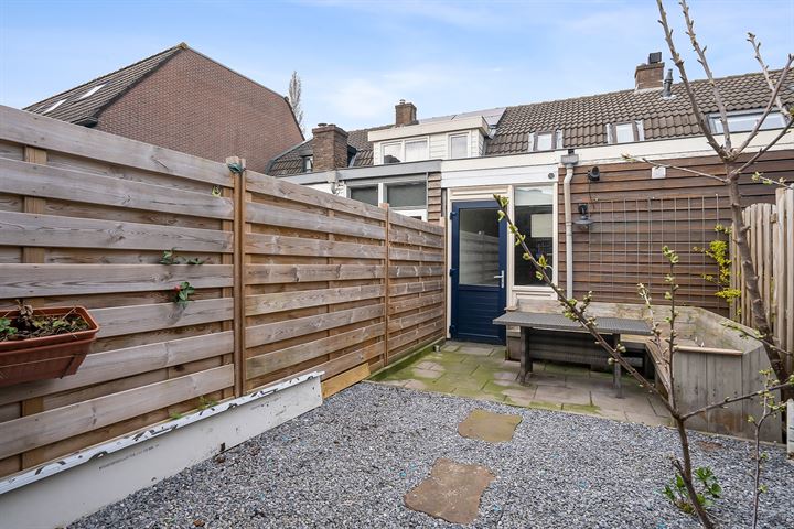 View photo 21 of Honingstraat 19