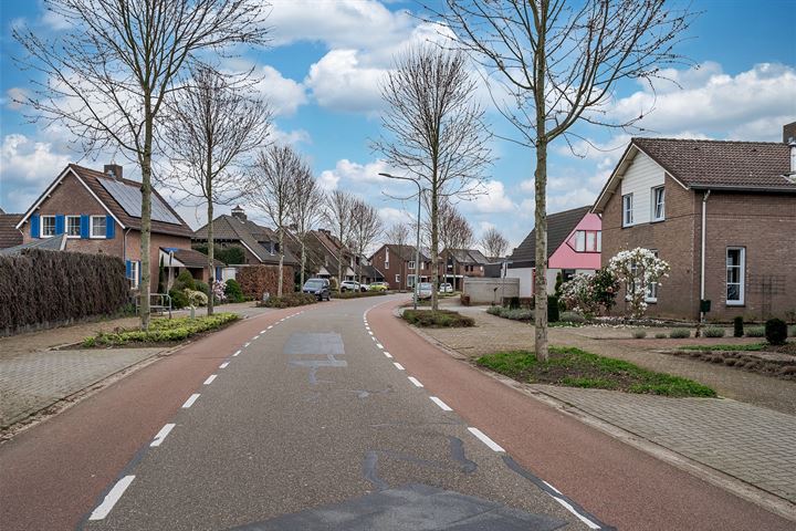 Bekijk foto 48 van Diepenbroeklaan 63