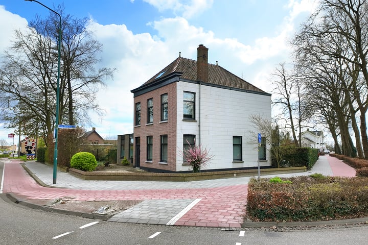 Bekijk foto 1 van Prins Hendrikstraat 1