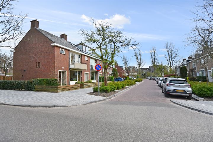 Bekijk foto 41 van Van der Lelijstraat 18