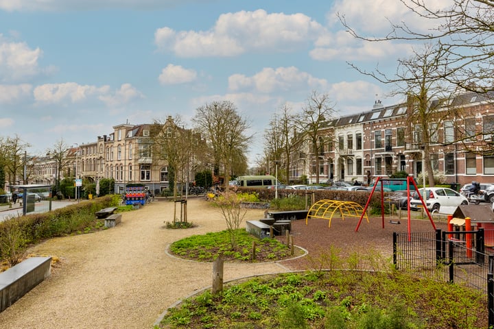 Bekijk foto 37 van Graaf Lodewijkstraat 152