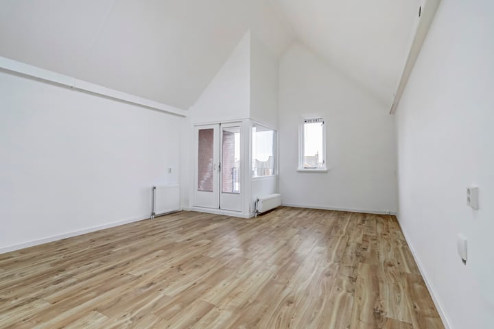 Bekijk foto 3 van Van Dishoeckstraat 64