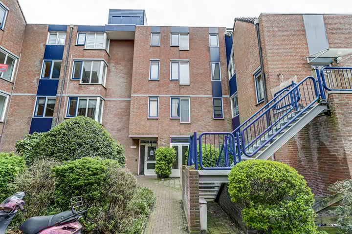 Bekijk foto 2 van Van Dishoeckstraat 64
