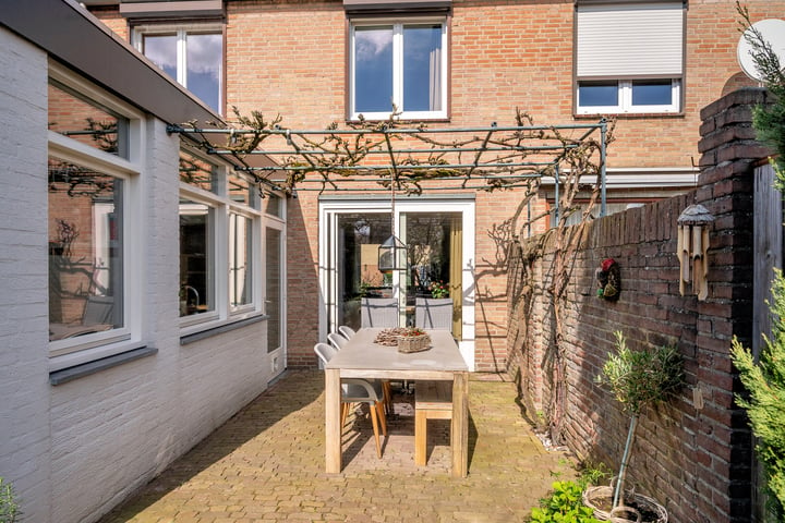 Bekijk foto 4 van Burg van Kempenstraat 33