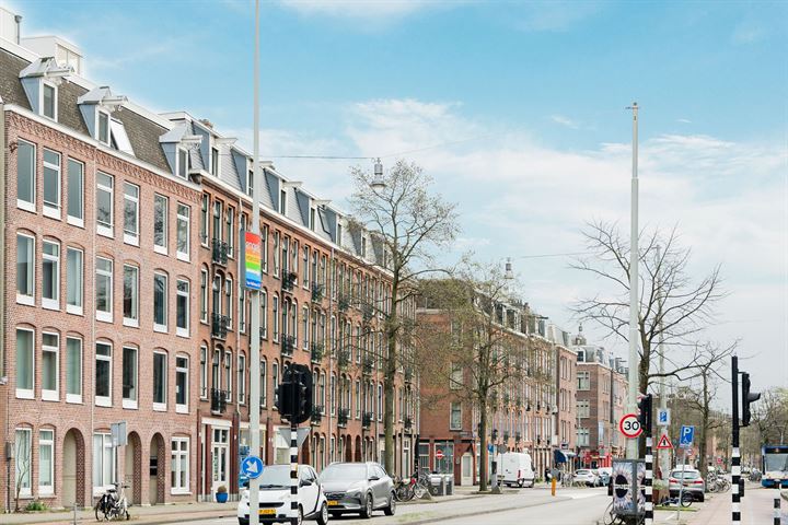 Bekijk foto 39 van Van Hallstraat 7-H