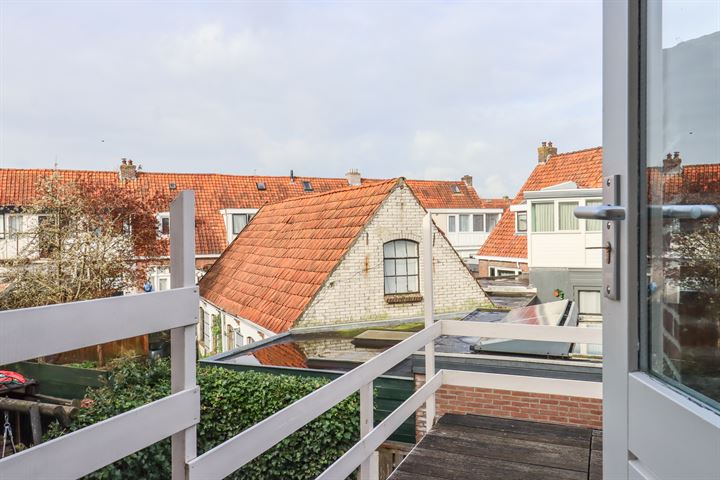 Bekijk foto 30 van Deinumerstraat 16