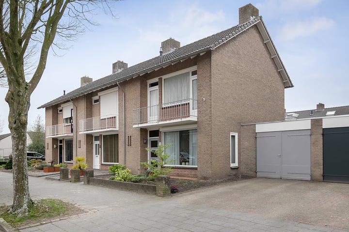 Bekijk foto 2 van Jud. Smitsstraat 7