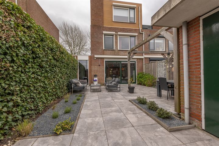 View photo 32 of Golda Meirstraat 12