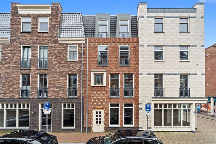 View photo 1 of Damstraat 12