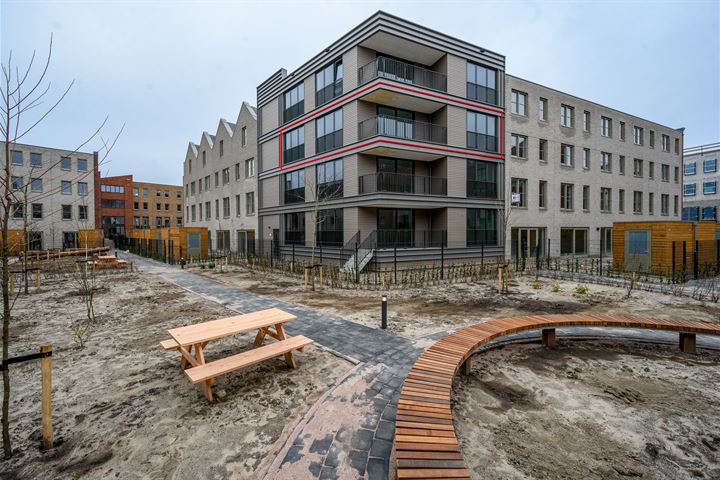 Bekijk foto 40 van Albaniëstraat 15