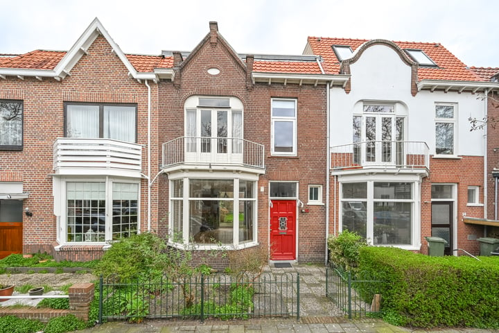 View photo 1 of Overtonstraat 16