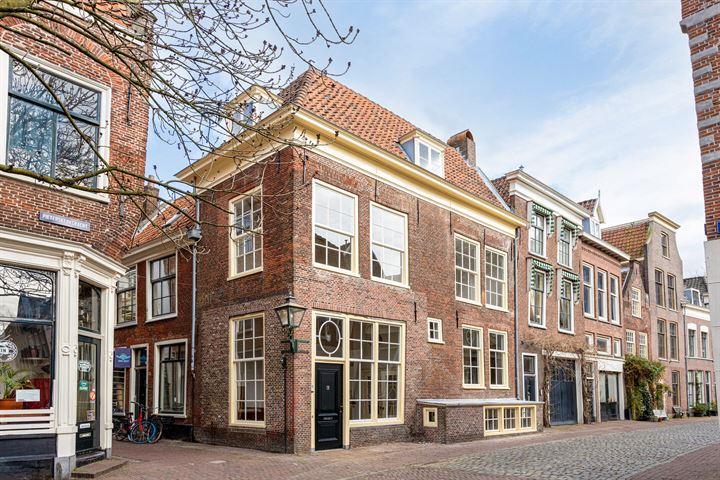 Bekijk foto 1 van Pieterskerkstraat 2