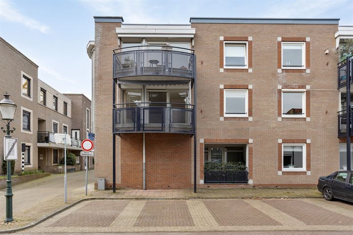 View photo 2 of Schoolstraat 2