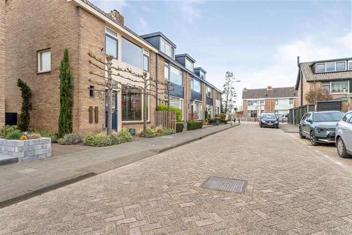 Bekijk foto 37 van Emmastraat 11