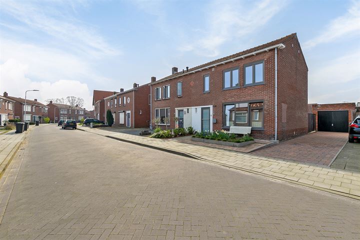 Bekijk foto 38 van Burg. Geirnaerdtstraat 19