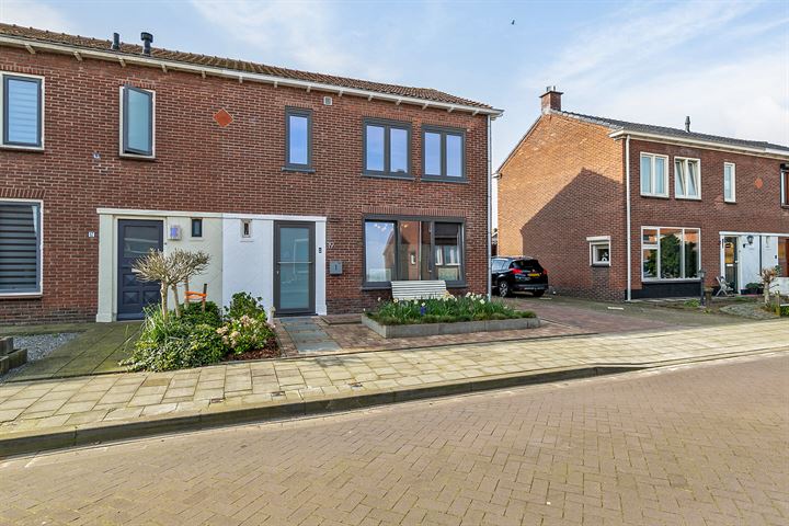 Bekijk foto 37 van Burg. Geirnaerdtstraat 19