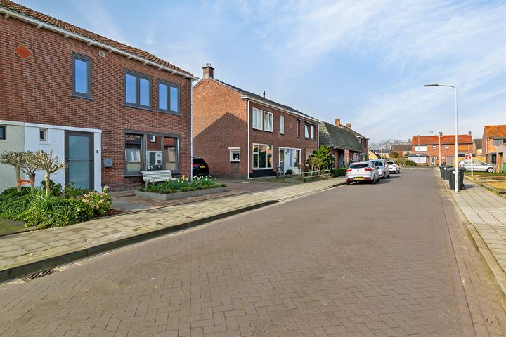 Bekijk foto 39 van Burg. Geirnaerdtstraat 19