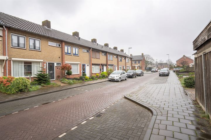 Bekijk foto 37 van Hazebroekstraat 12