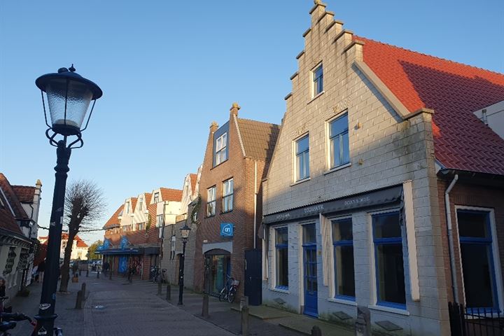 Waalderstraat 24, Den Burg